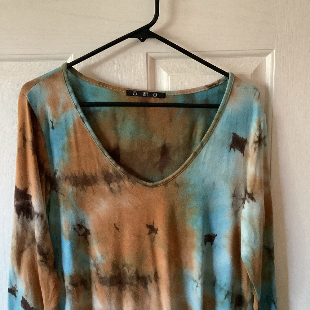 COIN 1004 Brand Asymmetrical long sleeved top, multi color, size L. - Picture 2 of 6